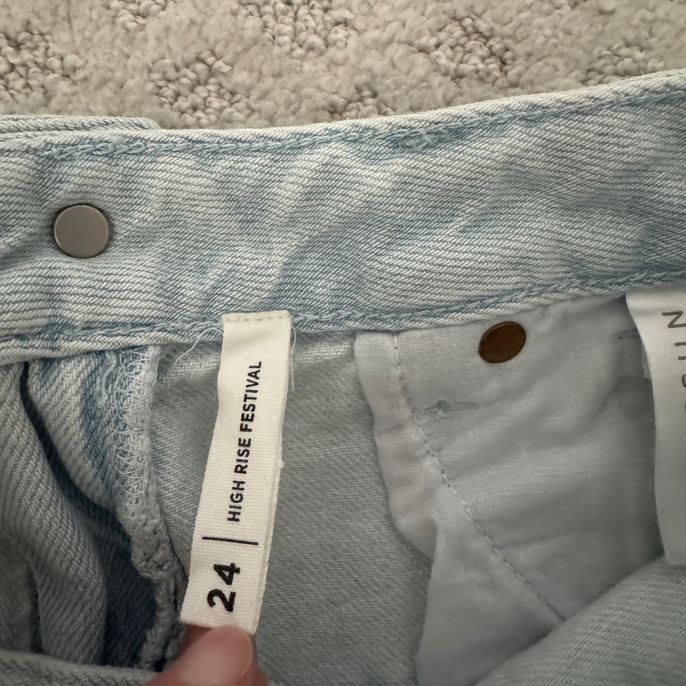 PacSun High Rise Festival Denim Shorts Women’s Size 24 Light Wash Distressed - Picture 3 of 3